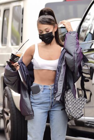 Ariana Grande - Show her abs while arriving at an Los Angeles recording studio