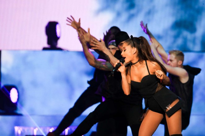 Ariana Grande - The Honeymoon Tour in Chicago