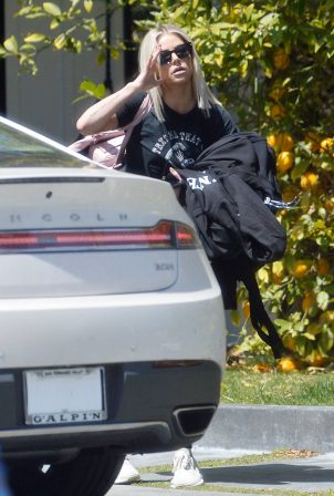Ariana Madix - Coming home to the house in Los Angeles