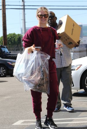Ariana Madix - Heads into the DWTS studio in Los Angeles