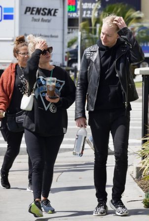 Ariana Madix - On a coffee run with a friend in Los Angeles
