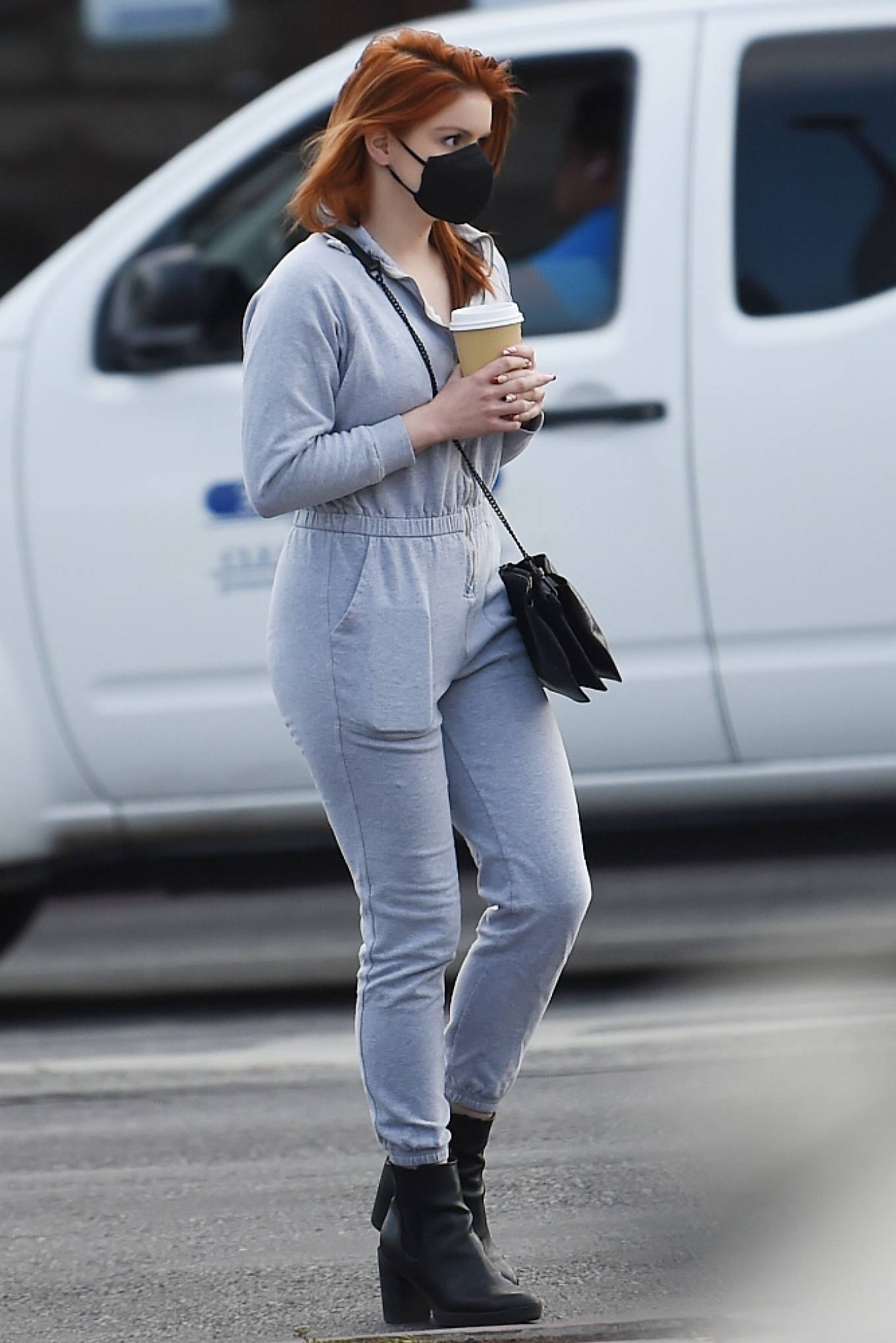 Ariel Winter 2021 : Ariel Winter – Grabs a cup of coffee in West Hollywood-28