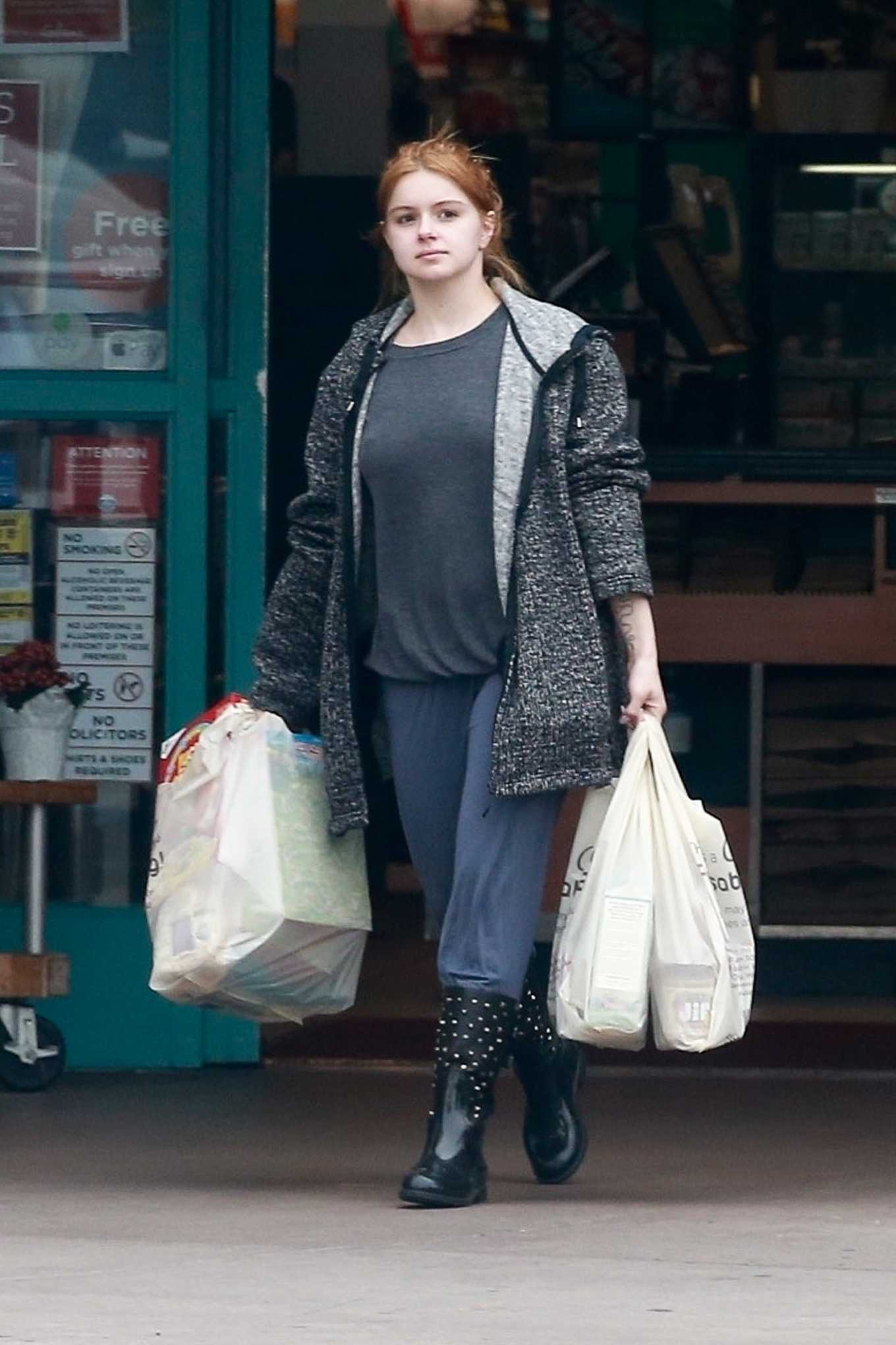 Ariel Winter â€“ Grocery shopping done at Gelsonâ€™s in Los Angeles