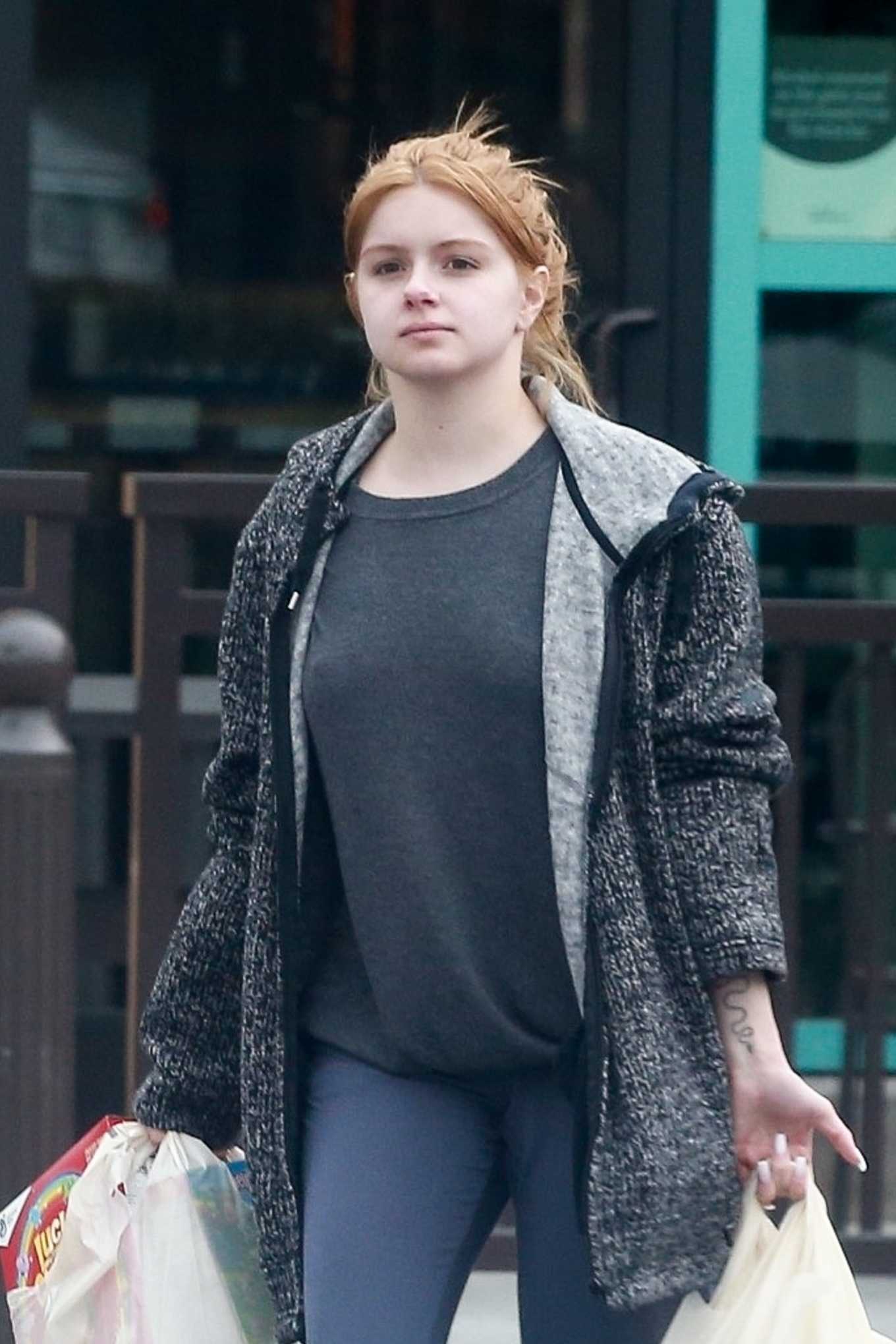 Ariel Winter â€“ Grocery Shopping Done At Gelsonâ€™s In Los Angeles