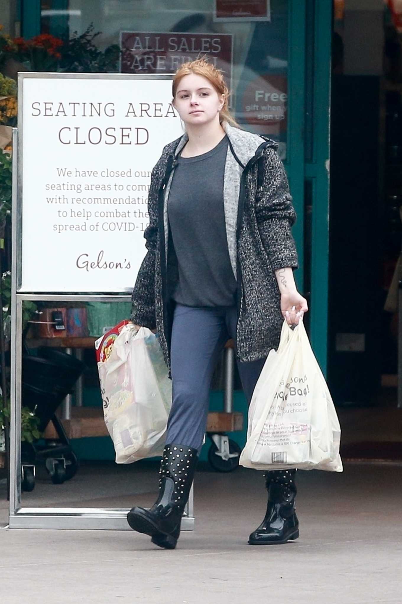 Ariel Winter â€“ Grocery shopping done at Gelsonâ€™s in Los Angeles