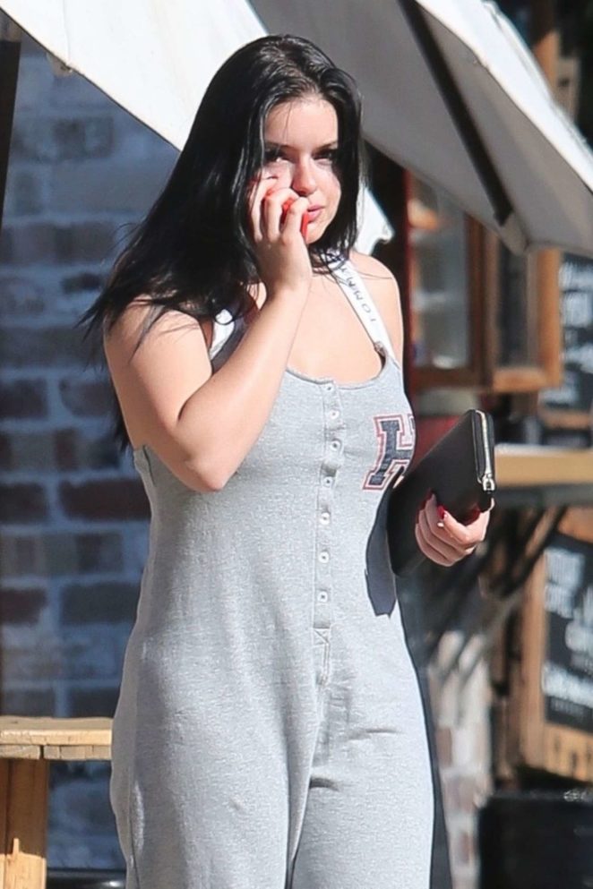 Ariel Winter - Heading to The Healing Room Day Spa in Studio City