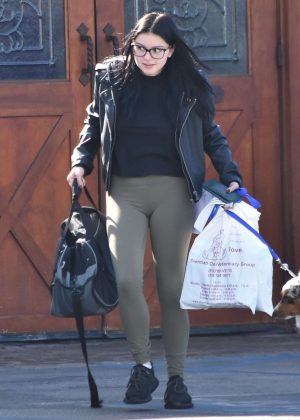 Ariel Winter in Green Tights - Takes her dog to the vet in Sherman Oakes