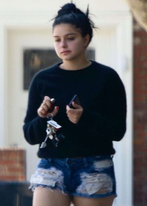Ariel Winter in Short Shorts - Leaves a Dry Cleaners in Studio City