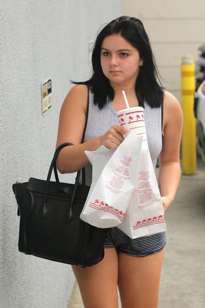 Ariel Winter in Shorts Stops by a Restaurant in West Hollywood
