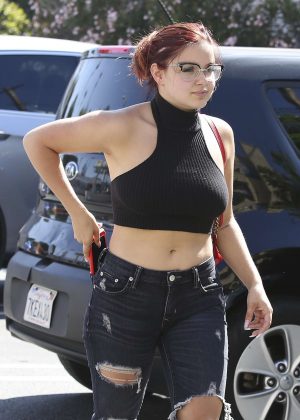 Ariel Winter - Leaves lunch with friends in Los Angeles