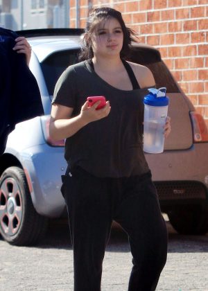 Ariel Winter - Leaves the gym with Levi Meaden in LA