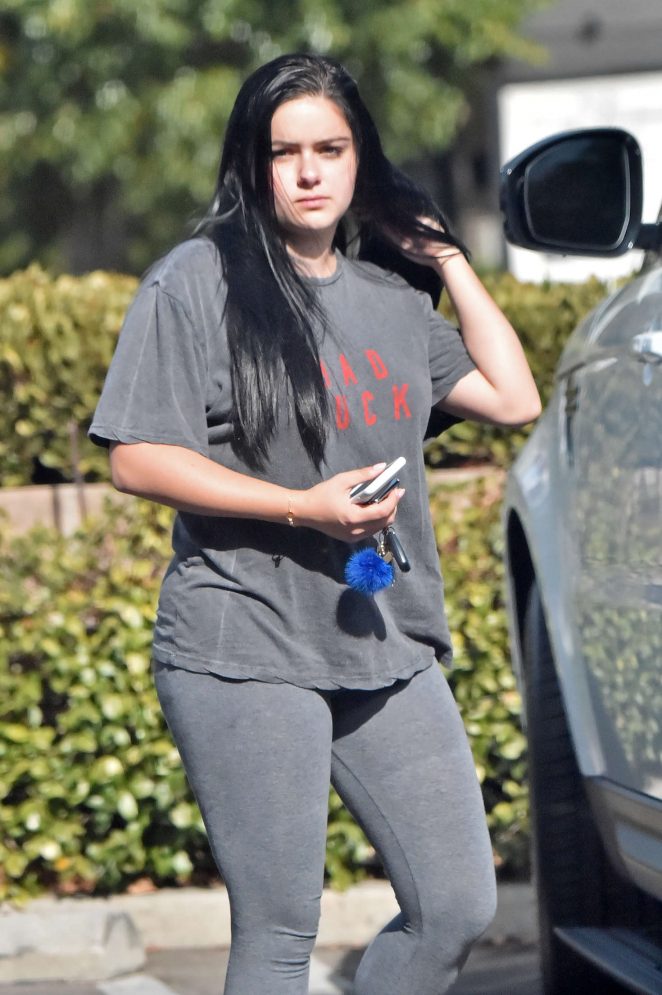 Ariel Winter - Shopping at Whole Foods in Studio City