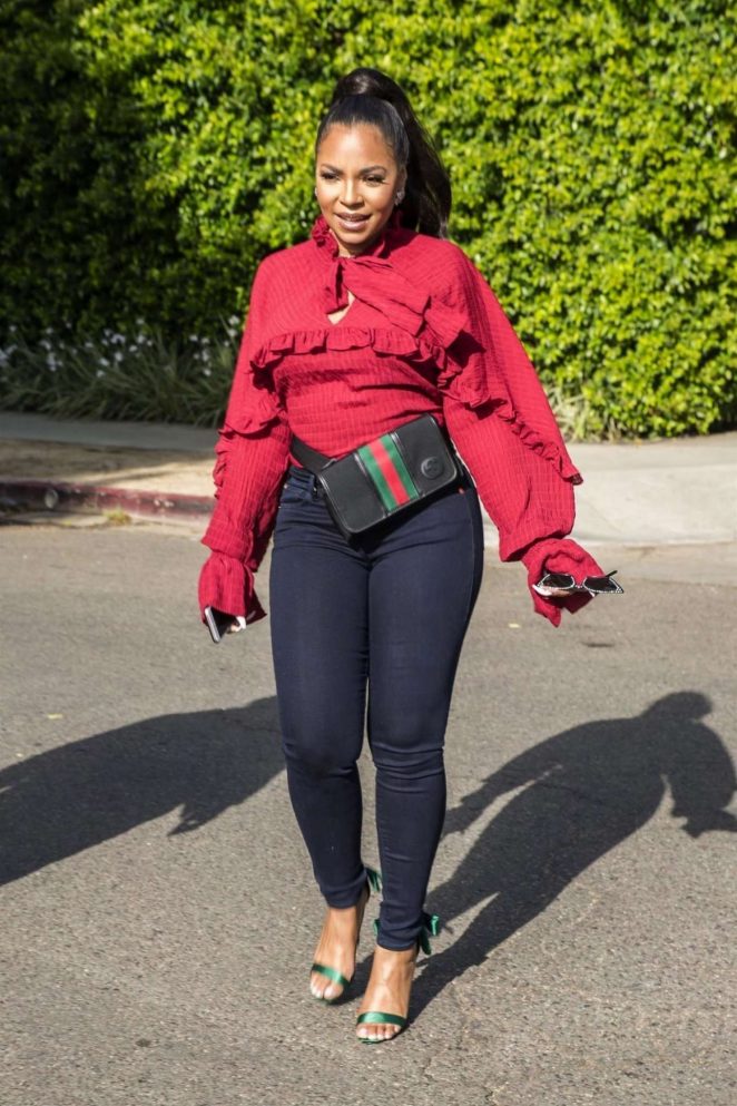 Ashanti in Tight Jeans - Leaves Alfred's Coffee in West Hollywood