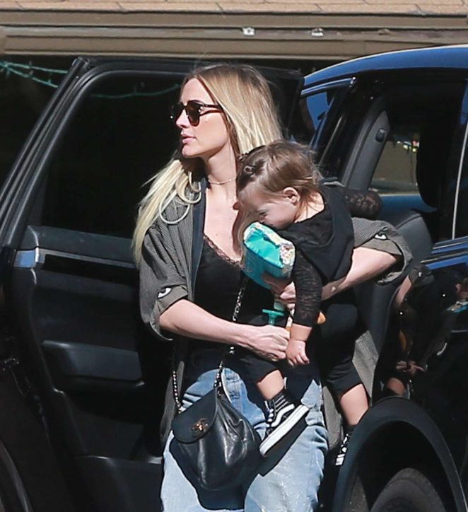 Ashlee Simpson and her family at sushi in Studio City