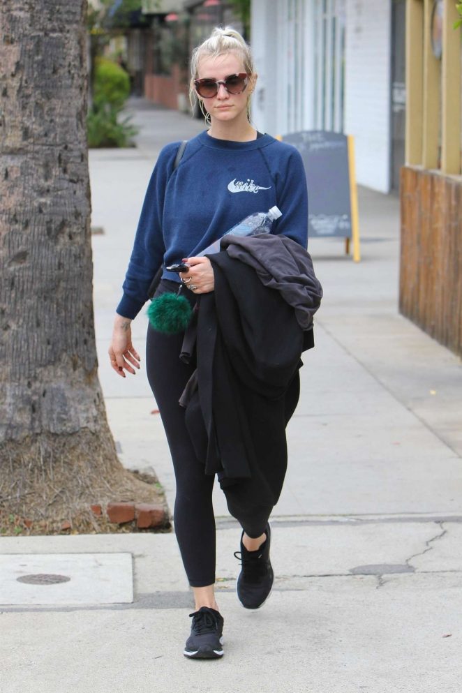 Ashlee Simpson - Hits the gym in LA