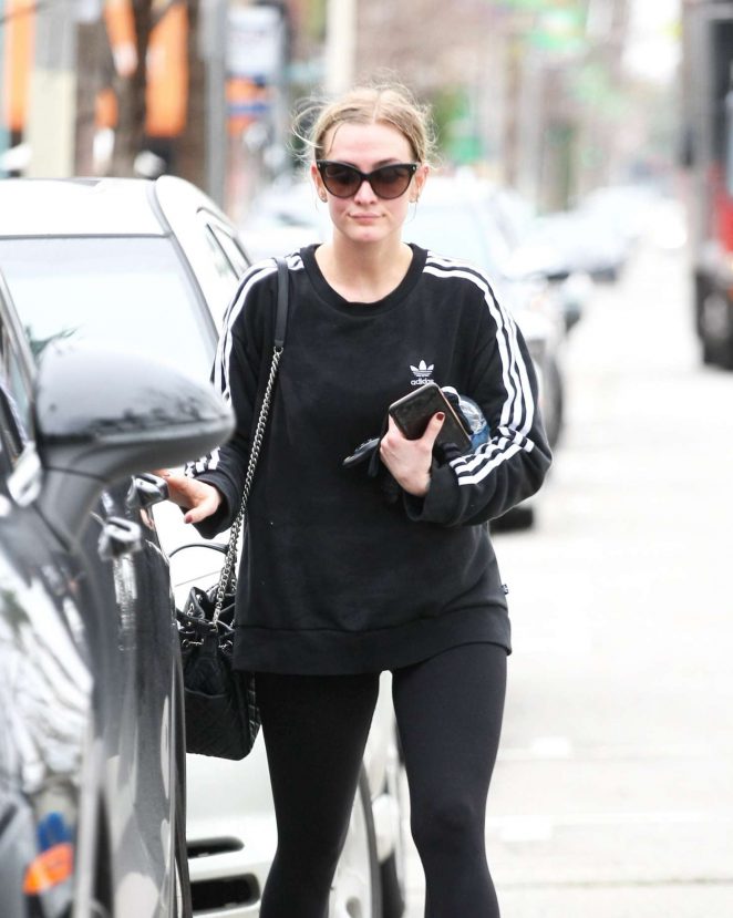 Ashlee Simpson in Tights Leaving a gym in Studio City