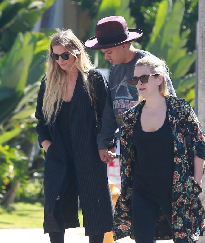 Ashlee Simpson - Leaves A Medical Center in Beverly Hills