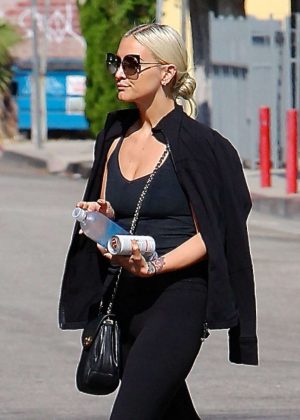 Ashlee Simpson Leaves the gym in Beverly Hills