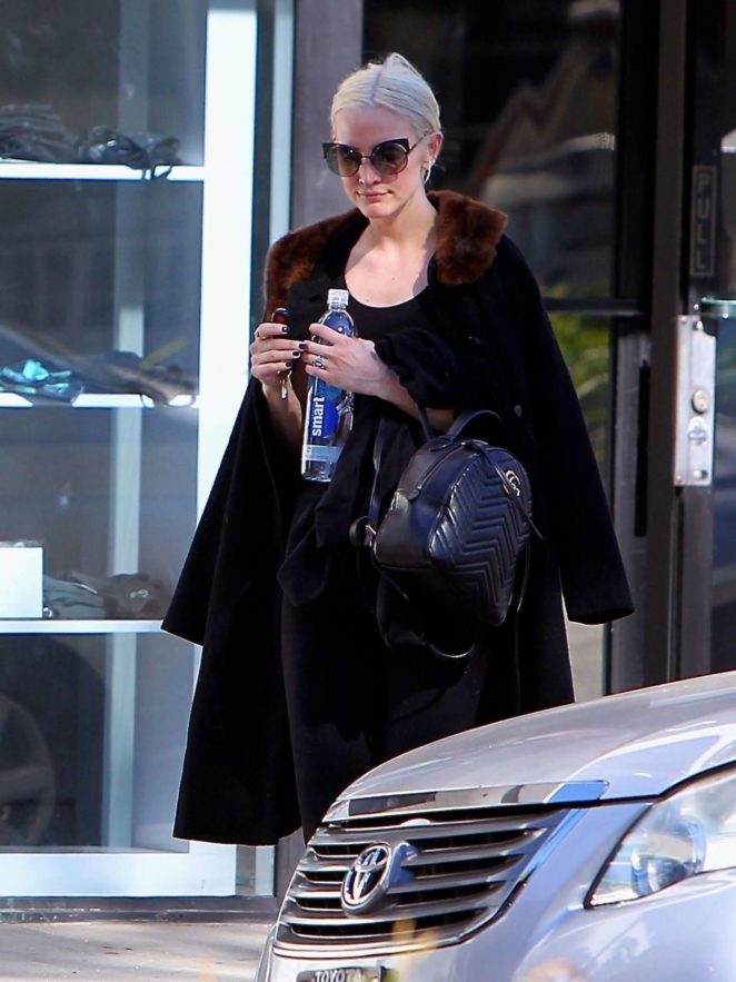 Ashlee Simpson - Leaves the gym in Los Angeles