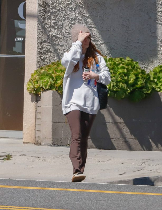 Ashlee Simpson - Leaving her pilates class in Los Angeles