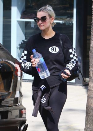 Ashlee Simpson - Leaving the Tracy Anderson Gym in Studio City