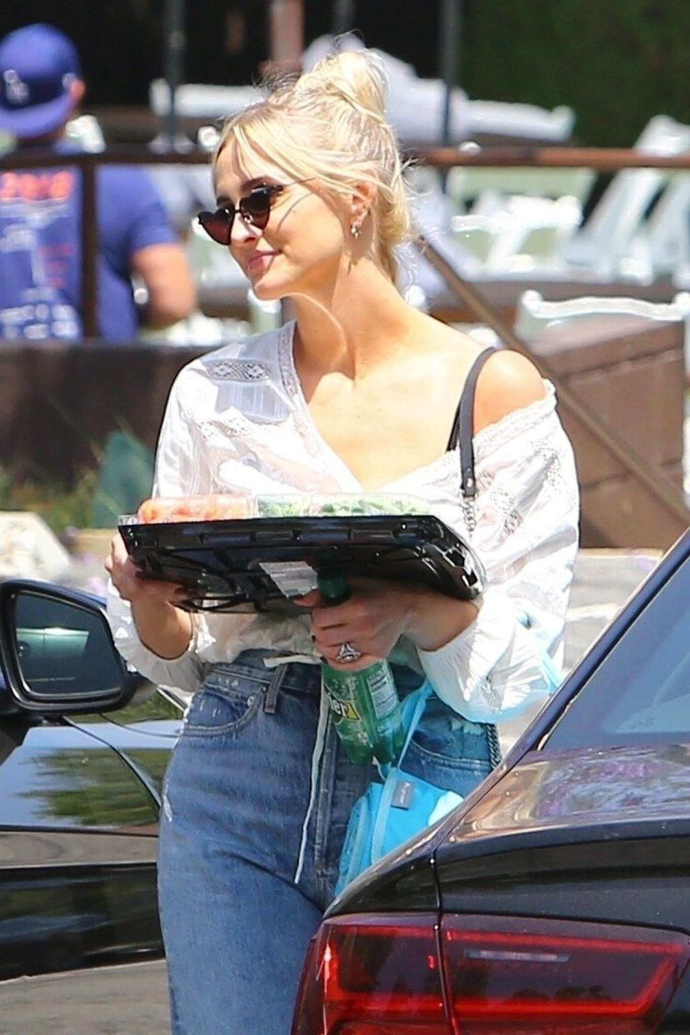 Ashlee Simpson â€“ Out in Los Angeles