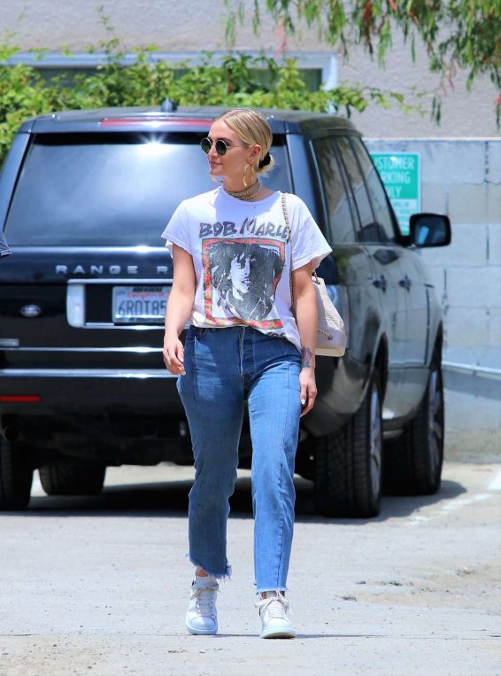 Ashlee Simpson - Out Shopping in Studio City