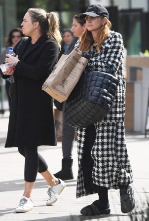 Ashlee Simpson - Seen at lunch with a friend in Los Angeles
