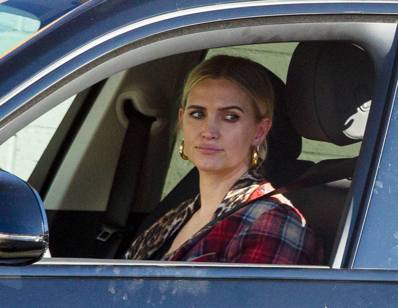 Ashlee Simpson – Seen heading to Chick-fil-A in Encino