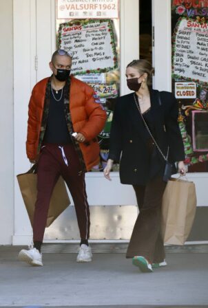 Ashlee Simpson - With Evan Ross shopping in Los Angeles