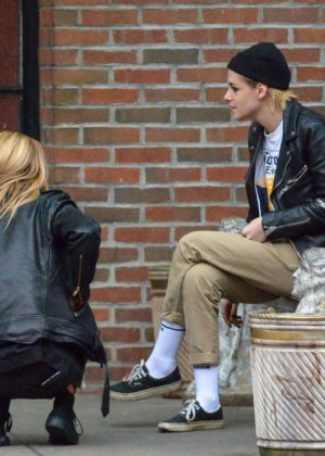 Ashley Benson, Kristen Stewart and Stella Maxwell out together in NYC ...