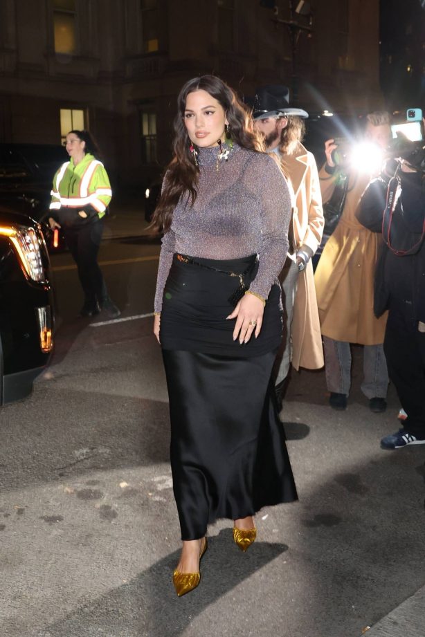 Ashley Graham - Arriving at Tory Burch Fashion Show in New York