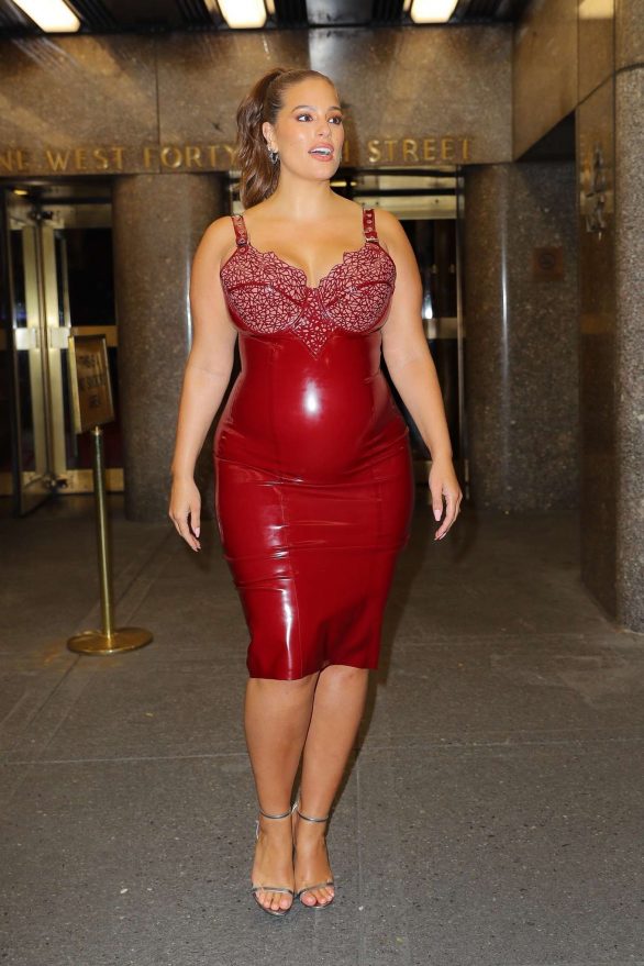 Ashley Graham - showing her baby bump in New York