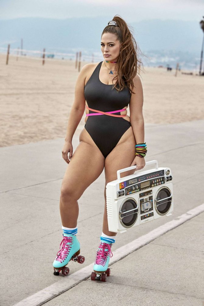 Ashley Graham - Shows her 2019 Resort collection in Venice Beach