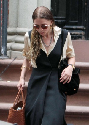 Ashley Olsen - Leaving her House in NYC