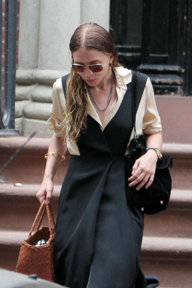 Ashley Olsen - Leaving her House in NYC