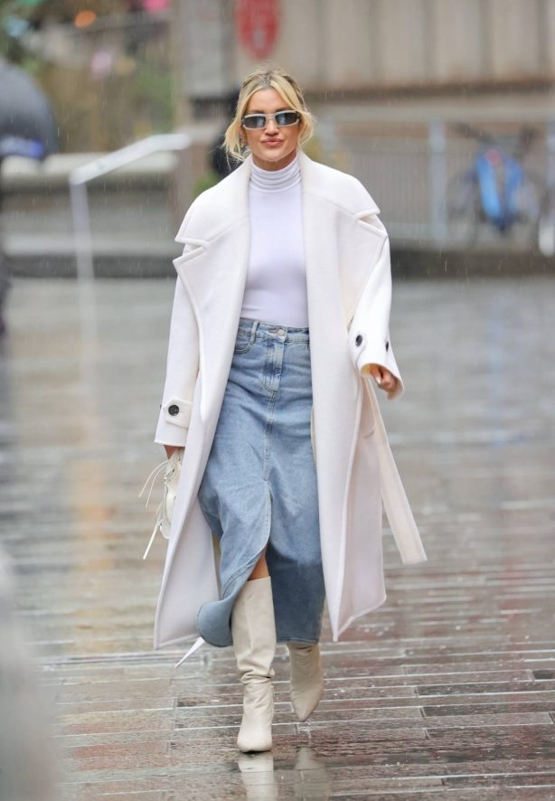 Ashley Roberts - In a white top at Heart breakfast show in London
