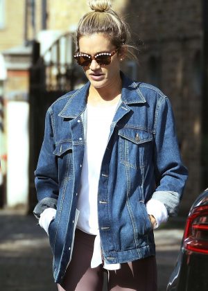 Ashley Roberts - Out for lunch in London
