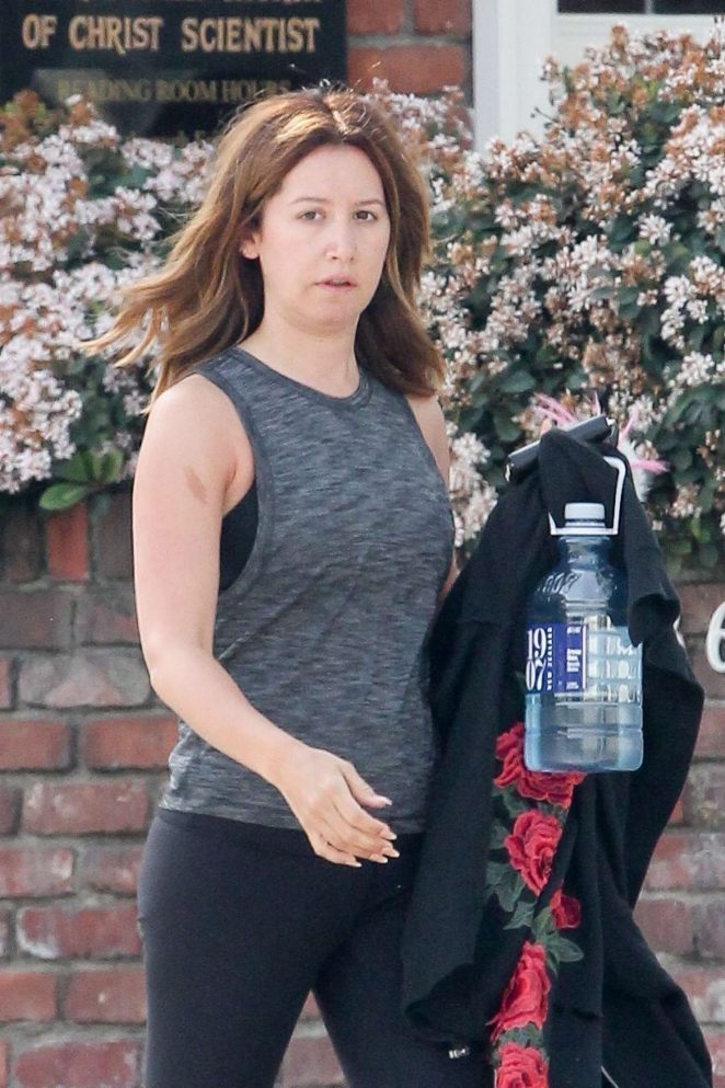 Ashley Tisdale - Arrives for her daily workout in LA