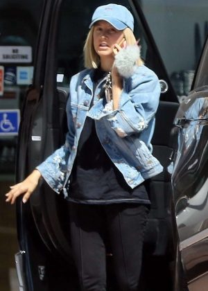 Ashley Tisdale - Going to a nail salon in Studio City
