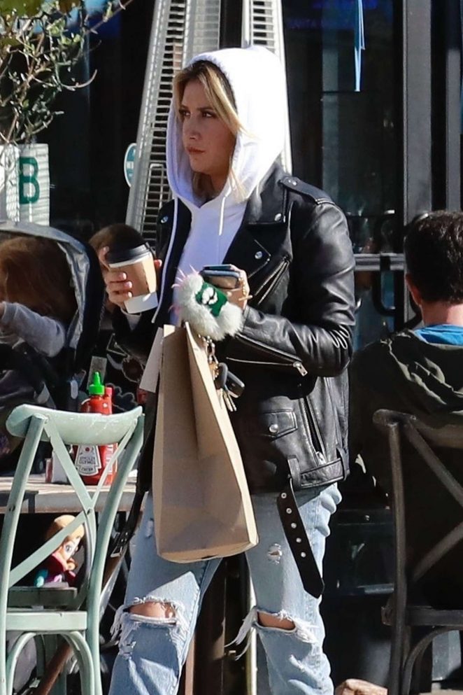 Ashley Tisdale - Grabs lunch in Los Angeles