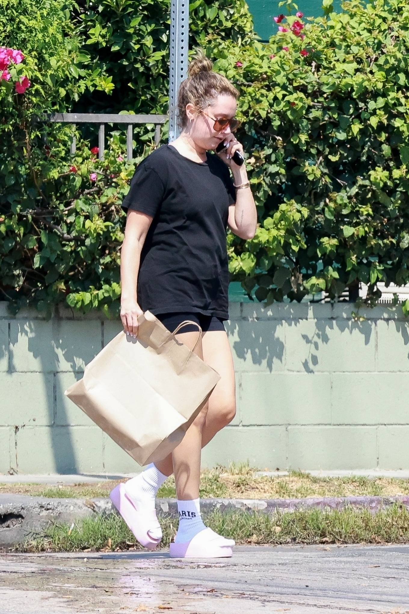 Ashley Tisdale 2022 : Ashley Tisdale – Picking up food to go in Los Feliz-06