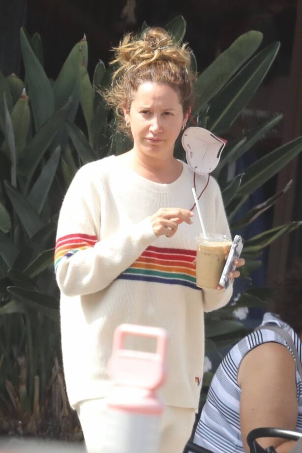 Ashley Tisdale - Seen at local bakery in Malibu