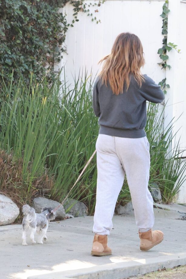 Index of /wp-content/uploads/photos/ashley-tisdale/seen-in-sweatpants ...