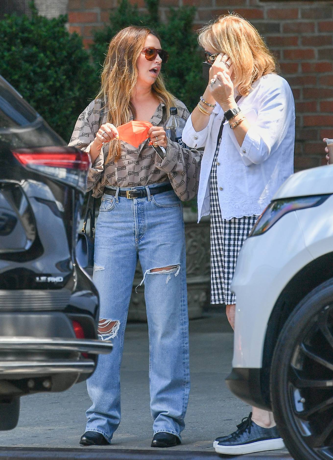 Ashley Tisdale - Seen with her mom in New York