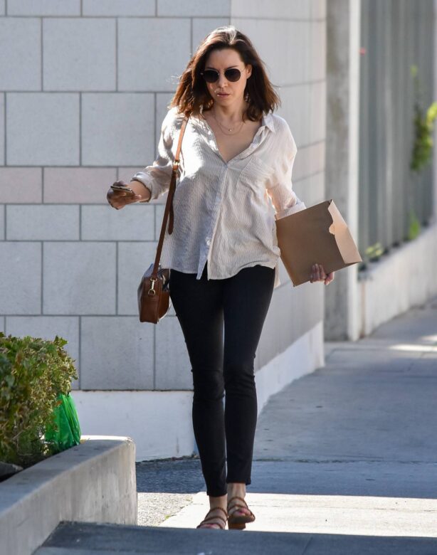 Aubrey Plaza - Goes to a meeting in Los Angeles