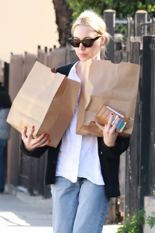 Aubrey Plaza - Stopping by Courage Bagels in Los Angeles