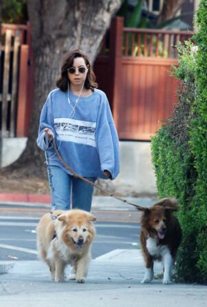 Aubrey Plaza - Taking her dogs out for a walk in Los Feliz