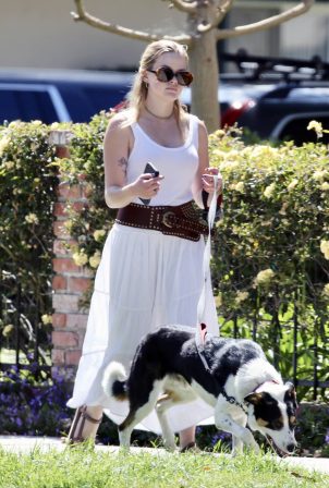 Ava Phillippe - Out Walking The Dog In Los Angeles