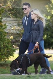 Ava Phillippe - Walking her dog with her boyfriend in Brentwood